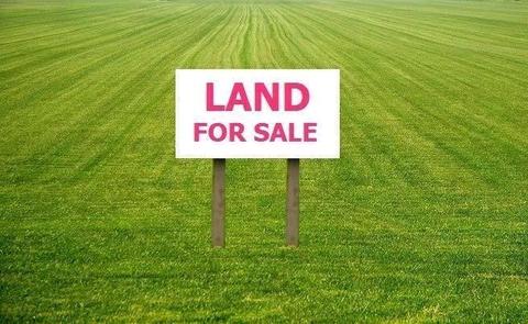 Land for sale in Manor Lakes Premium Location