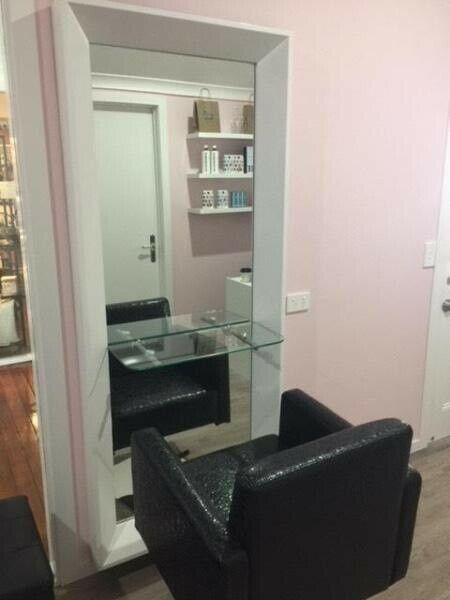 Hairstylist/Makeup Station for rent-Nundah