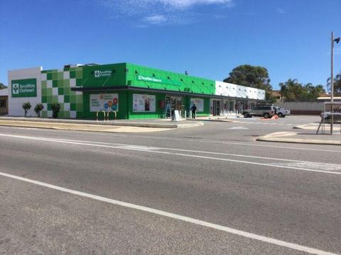 FOR LEASE BUSY SHOPPING CENTRE