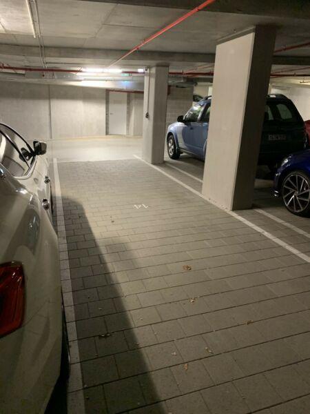 Secure car parking bay in the City for rent