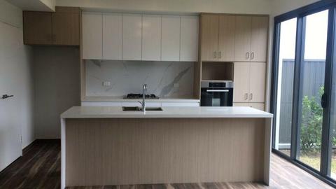 kellyville brand new town house for rent with 2 cars garage