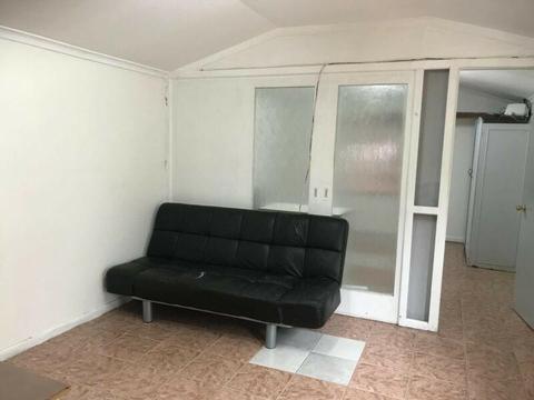 GRANNY FLAT FOR LEASE. 1 big bed room , 1 lounge room