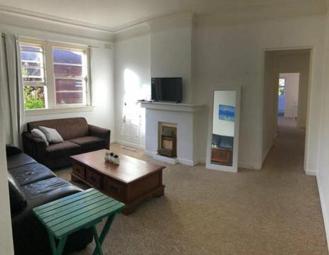 Large 2 bedroom 1 sunroom apartment in Rose Bay