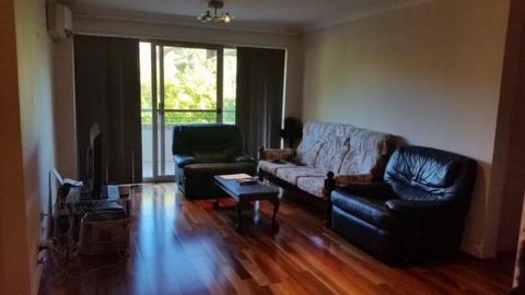 Walk to Station- Fully Furnished with Views/Pool & Parking