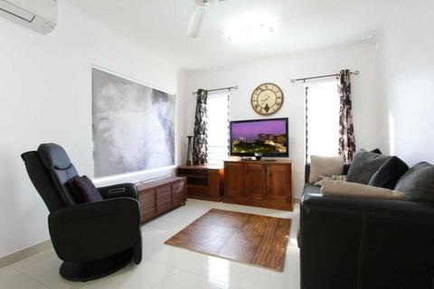 MODERN AND ELEGANT FURNISHED UNIT IN THE CBD!!!
