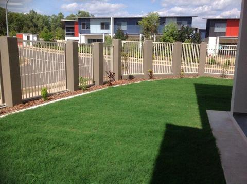 Spacious as new 3 bedrooms/3bathrooms 2 storey t/house $450 Pw