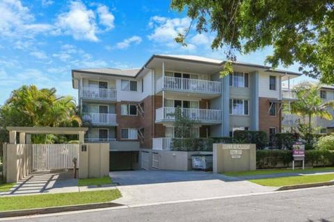 FREE WEEKS RENT* 2 Bed 2 Bath Unit for rent. Gold Coast