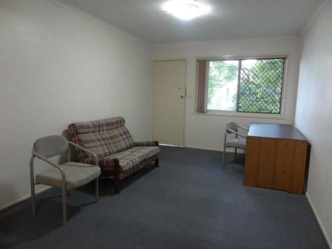 FULLY FURNISHED APARTMENT CLOSE TO SHOPS AND UNI BUS