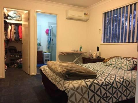 Large studio for rent in Coopers Plains