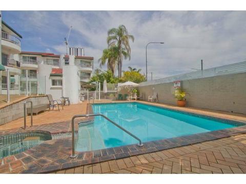 Close to Both Surfers Paradise and Broadbeach - Great Value