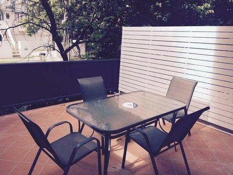 Shared Modern Clayfield Unit - Air Con, w/unlimited wifi,elect