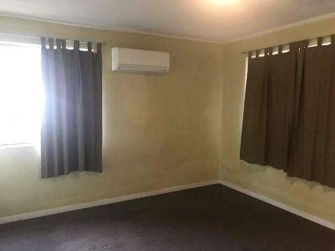 Hamilton 2br. air con, NBN river views