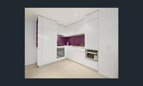 2 bedroom with car park available for lease transfer in docklands