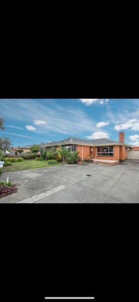 House for rent in Fawkner! Great location!!