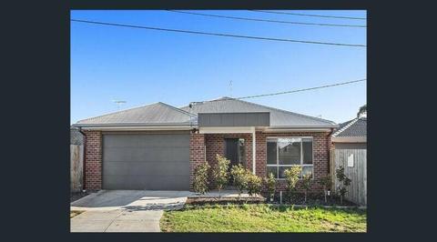 STUNNING 3x2 Highton Townhouse - only $425 p/week, Avail. mid Apr