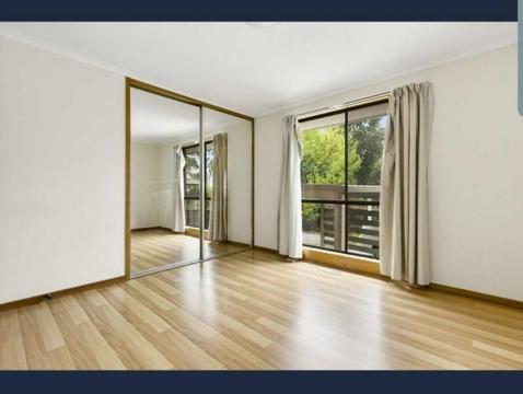 Lease transfer 3 bedroom unit in vermont on boronia rd
