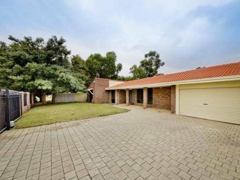 4 by 2 bedroom home with a Pool in Noranda