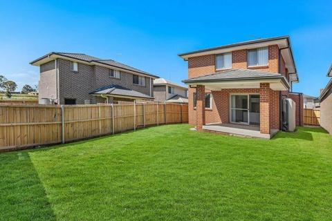 Beautiful modern standalone house in North West Zone R3 walk to trains