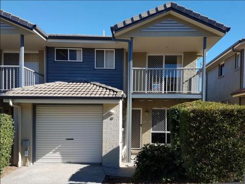 3 Bedroom Townhouse for sale In Calamvale. Great location