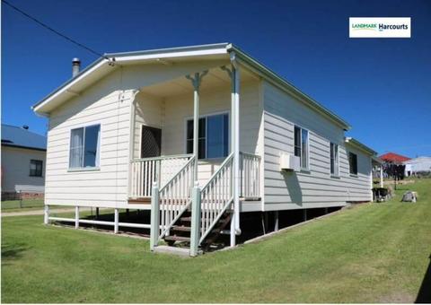 Lovely neat 3 Bedroom home right in the heart of Stanthorpe QLD
