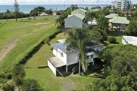 PIALBA BEACH HOUSE,4 UNIT SITE, METERS TO BEACH, WATER / BAY VIEW
