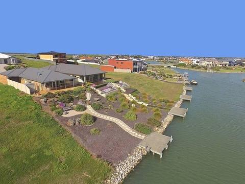 Hindmarsh Island North-facing Waterfront Home including jetty