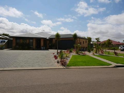 4x2 house for sale in Esperance/Large shed/large enclosed patio