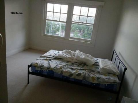 Big Room$240Small Room$200@Roseville close to train St&Chatswood