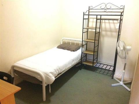 CHEAP SHARE ROOM FOR A MAN IN THE CITY