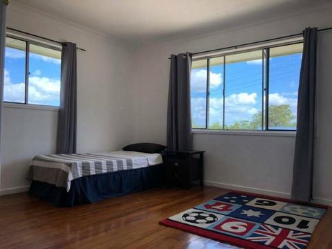 Very large private room near Griffith Uni
