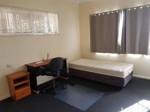 STUDENTS ROOMS FOR RENT