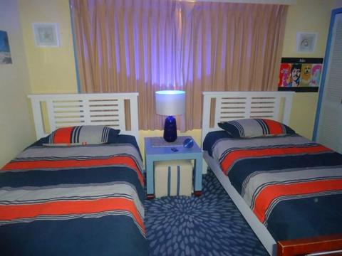 Room Share Surfers Paradise 2 x Female or couple