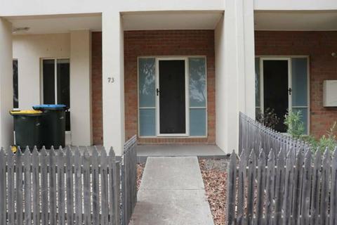 Point Cook | 3 Rooms For Rent | Spacious Town House