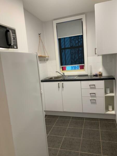 Bedsit with kitchenette short stays