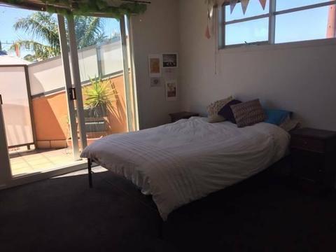 Short-term room Collingwood - ideal for travelling couples