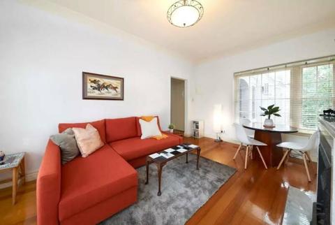 TOORAK✦SPACIOUS VICTORIAN STYLE 1-BED✦ALL INCLUDED✦PARKING✦WiFi