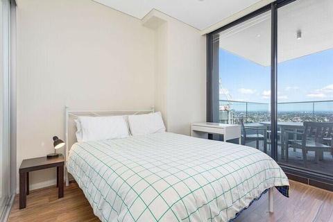 World Tower - amazing luxury comfort - own bath/balcony $650 p/w