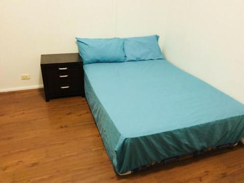 BIG ROOM FOR RENT (5 mins walk to Bankstown station!)