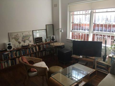 Fully furnished room in sunny Bellevue Hill flat