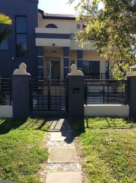 ROOM FOR RENT FOR STUDENTS OR WORKING IN GREENACRE