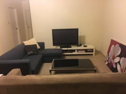 One bed available in a double room in Bondi Junction
