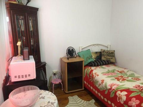 Room for Rent in Granville -Lady/ Female Only