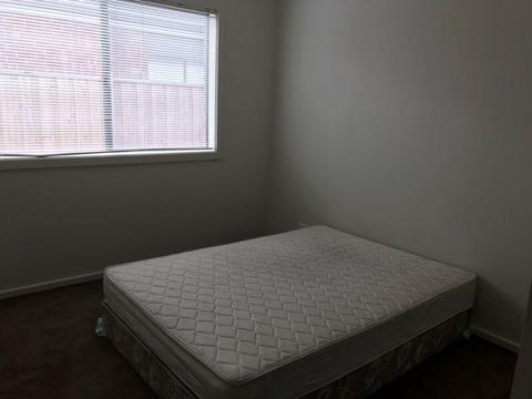 Room for Rent in Point Cook
