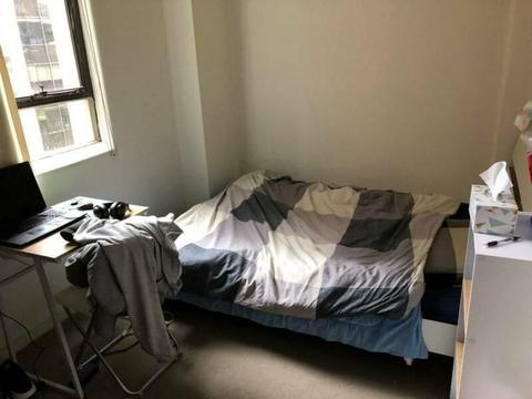 CBD/Flinders station/ Private room for One person