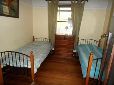 Twin room in furnished 2BR flat, Near Acland Street, St.Kilda