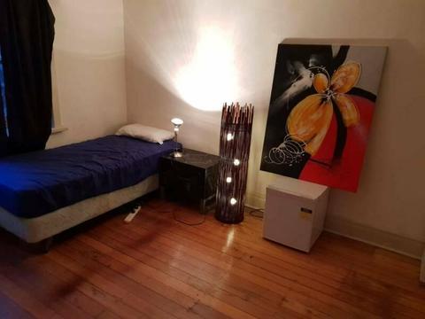 Large Room Available In St Kilda!