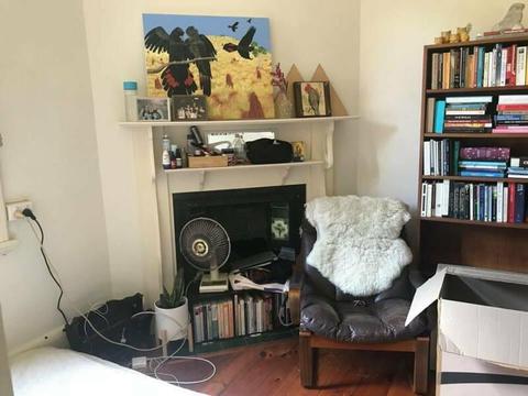 Sunny side room in Brunswick West available April 30!