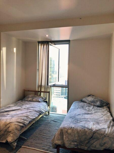 Master Male shared bed room! Available NOW