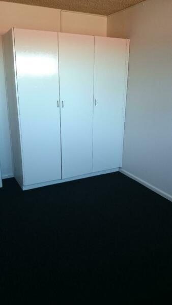 Private room for rent for Muslim girl - Flat share