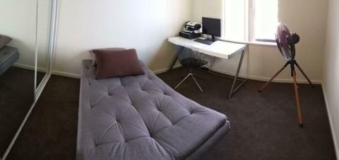Joondalup Common room to rent (Clean & Neat)